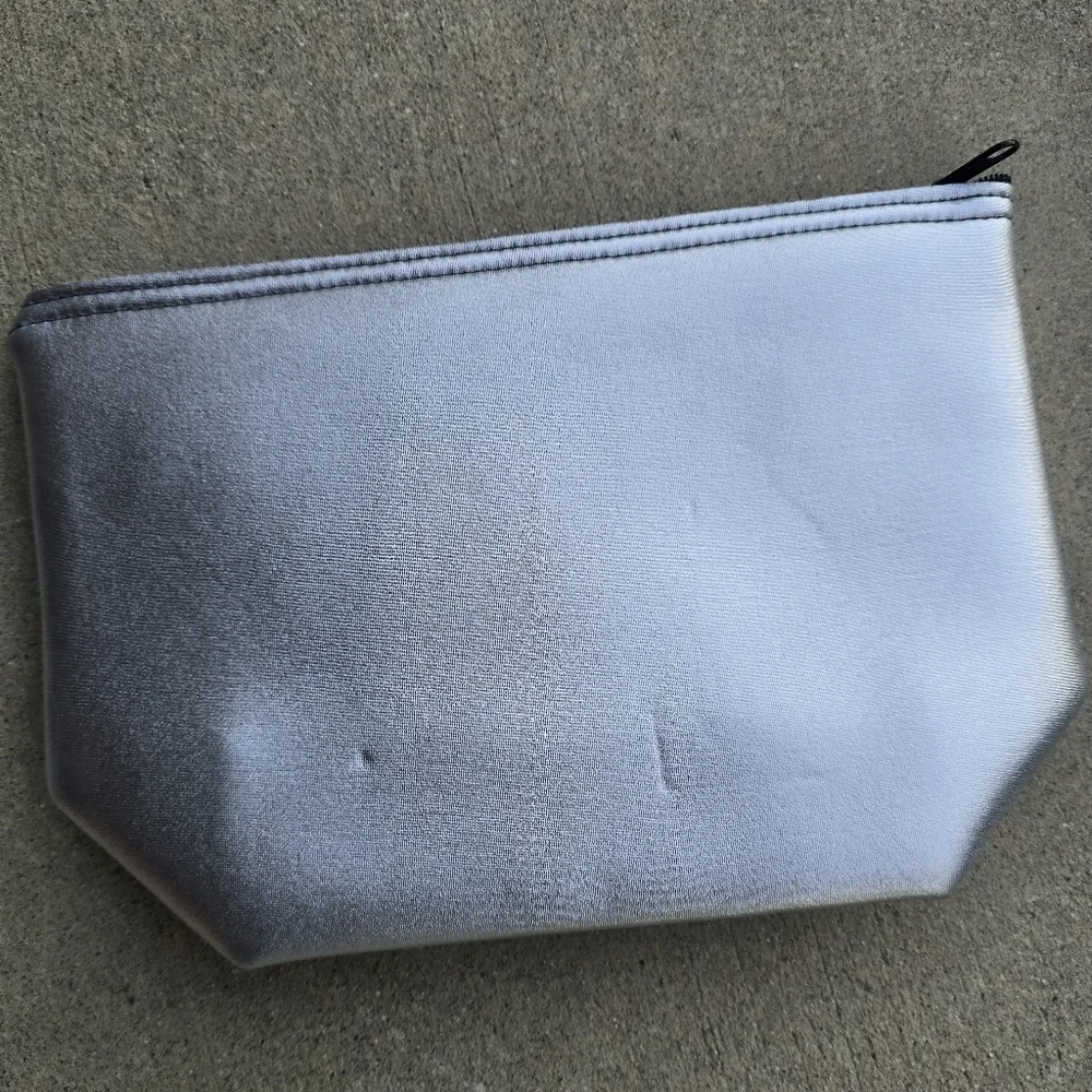 Los Angeles Lakers Silver Travel Toiletry Bag Cosmetic Zip Pouch NBA Fan Gift